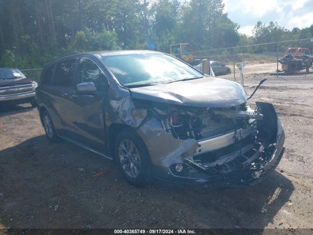  Salvage Toyota Sienna