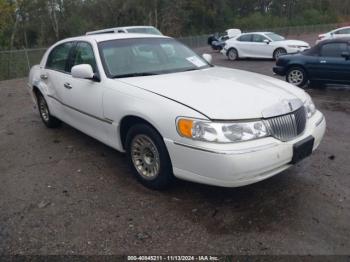  Salvage Lincoln Towncar