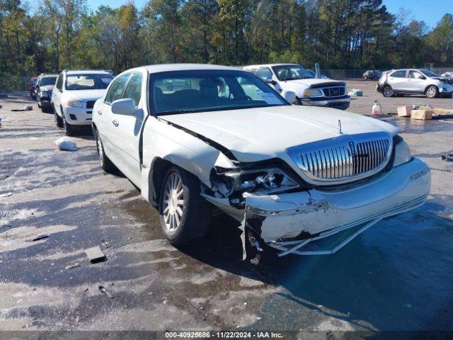  Salvage Lincoln Towncar