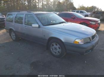  Salvage Volvo V70