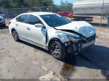  Salvage Nissan Altima