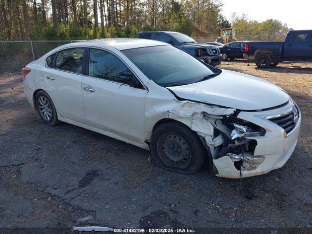  Salvage Nissan Altima