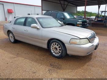  Salvage Lincoln Towncar