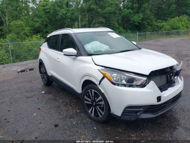  Salvage Nissan Kicks