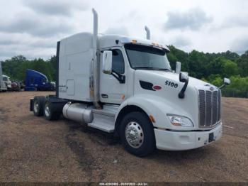  Salvage Peterbilt 579