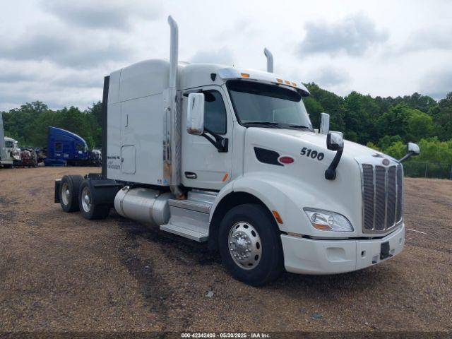  Salvage Peterbilt 579