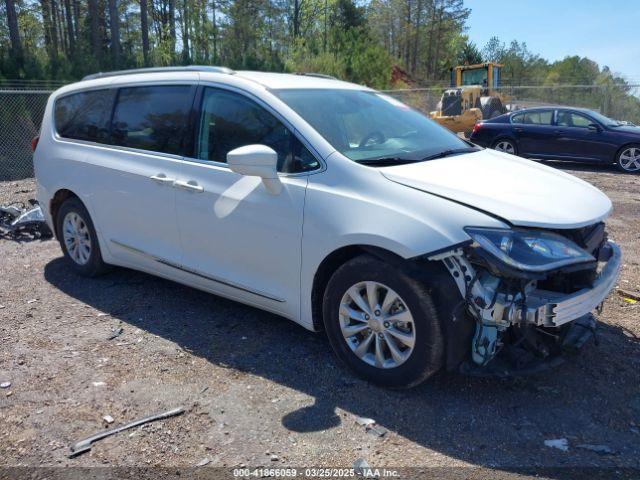  Salvage Chrysler Pacifica