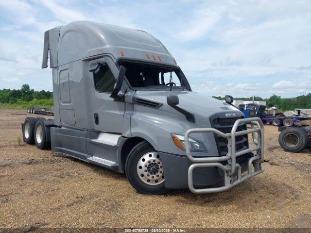  Salvage Freightliner New Cascadia 126