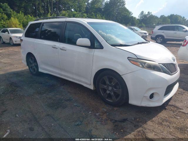  Salvage Toyota Sienna