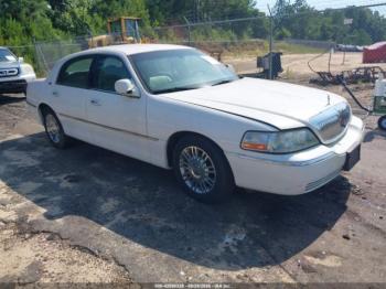  Salvage Lincoln Towncar