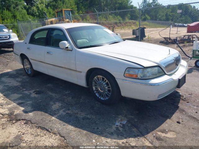  Salvage Lincoln Towncar
