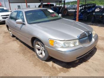  Salvage Lincoln Towncar