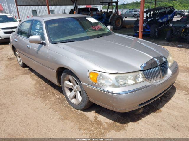  Salvage Lincoln Towncar