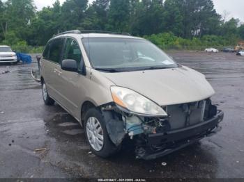  Salvage Toyota Sienna
