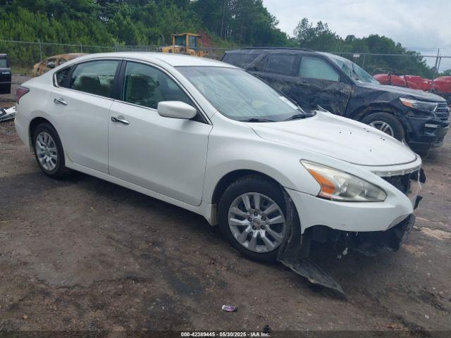  Salvage Nissan Altima
