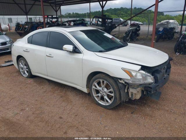  Salvage Nissan Maxima