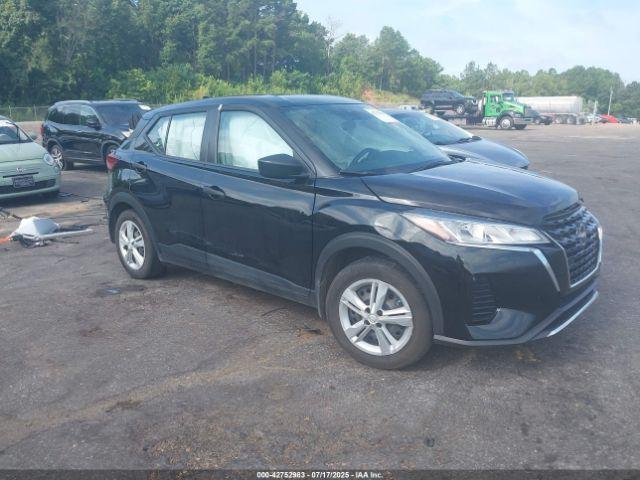  Salvage Nissan Kicks