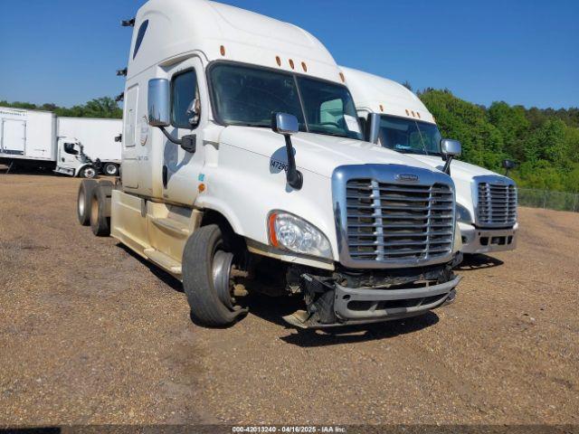  Salvage Freightliner Cascadia 125