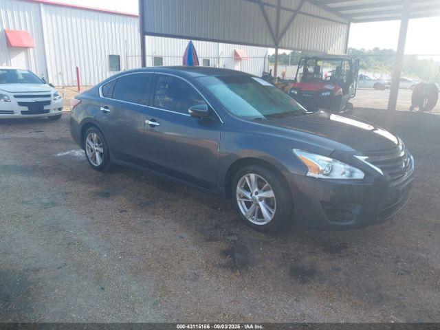  Salvage Nissan Altima