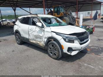  Salvage Kia Seltos