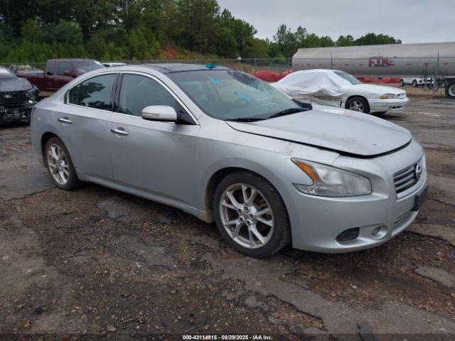  Salvage Nissan Maxima