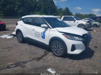  Salvage Nissan Kicks