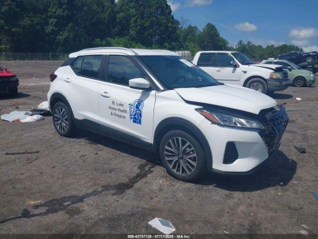  Salvage Nissan Kicks