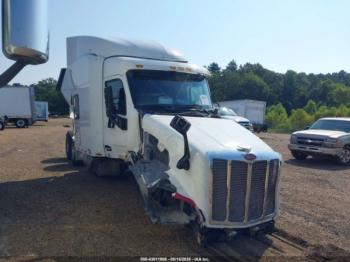  Salvage Peterbilt 579