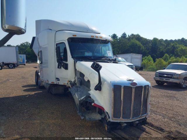 Salvage Peterbilt 579