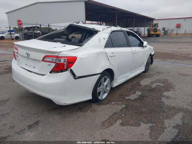 Toyota Camry Se Image 13