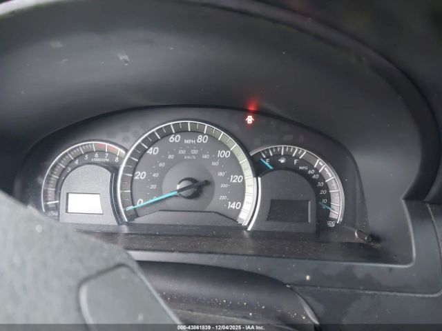 Toyota Camry Se Image 11