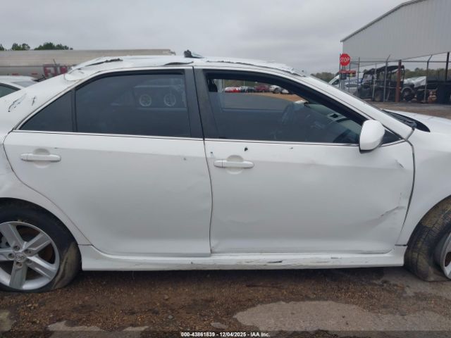 Toyota Camry Se Image 8