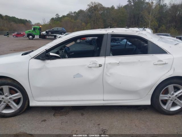 Toyota Camry Se Image 14