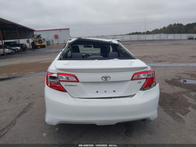 Toyota Camry Se Image 6