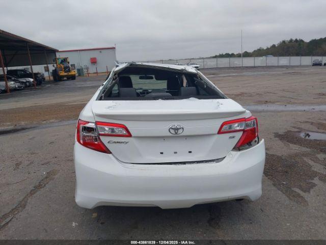 Toyota Camry Se Image 6