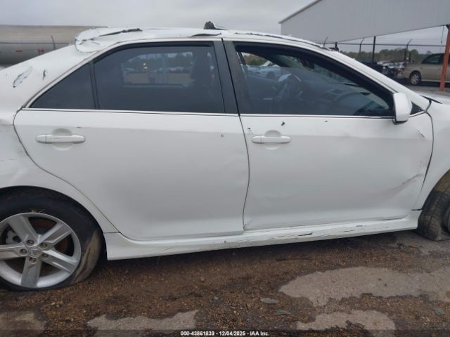 Toyota Camry Se Image 15