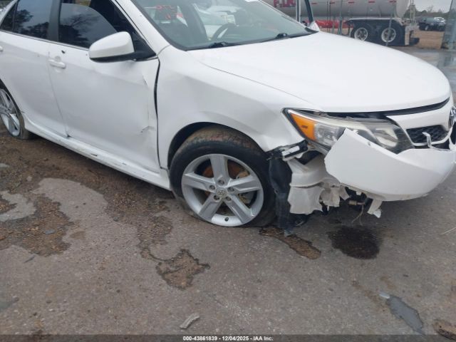 Toyota Camry Se Image 9