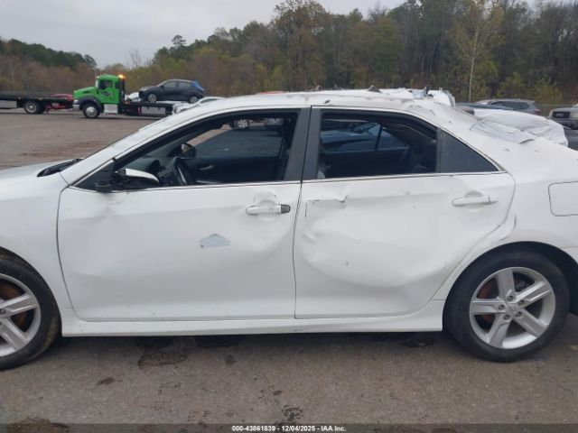 Toyota Camry Se Image 20