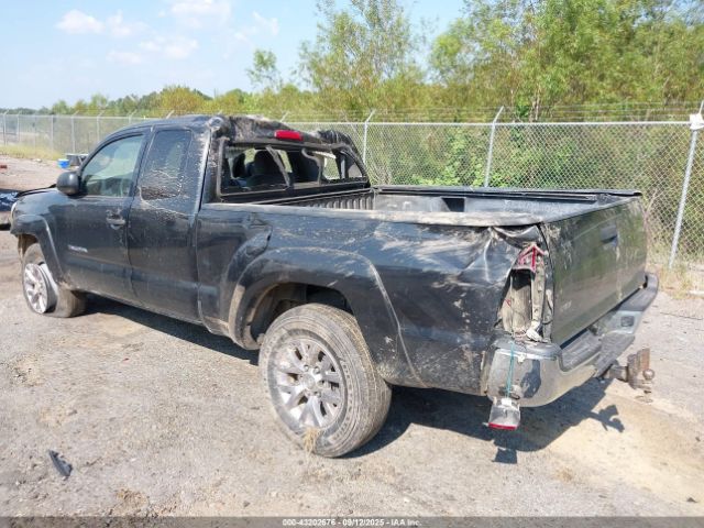 Toyota Tacoma Image 2