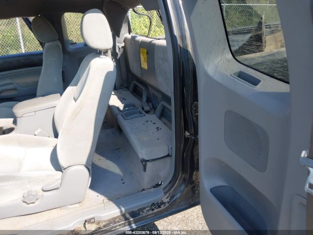 Toyota Tacoma Image 8