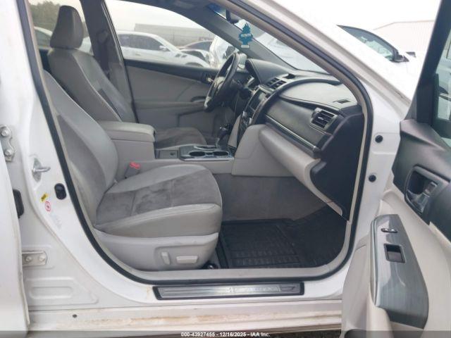 Toyota Camry Xle Image 3
