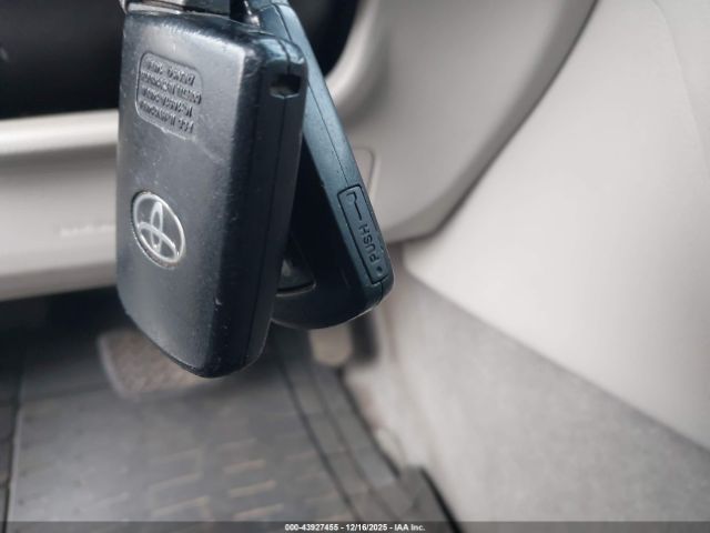 Toyota Camry Xle Image 10