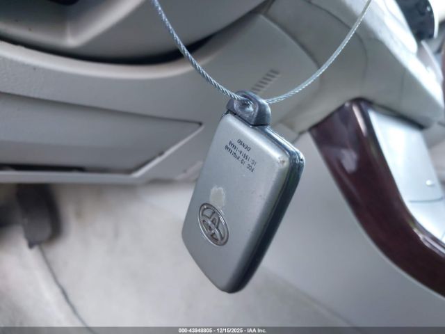 Toyota Avalon Limited Image 7