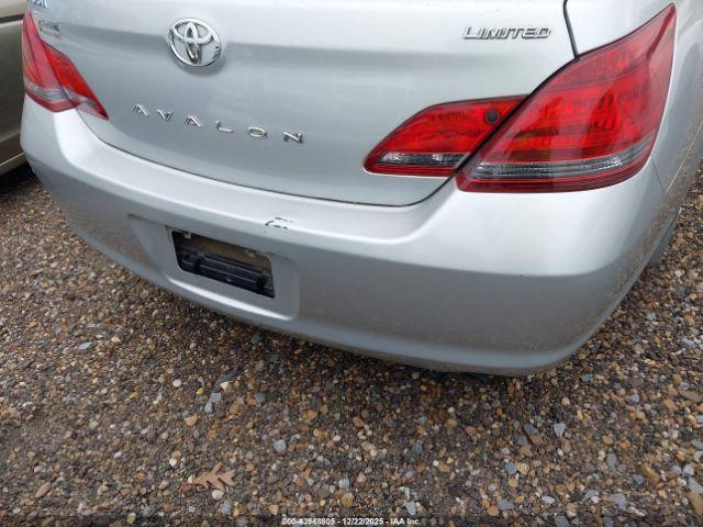 Toyota Avalon Limited Image 9