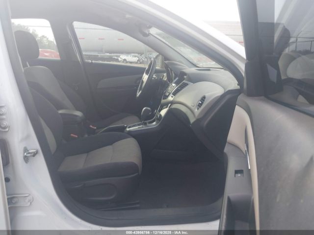 Chevrolet Cruze Ls Auto Image 9