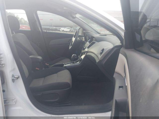 Chevrolet Cruze Ls Auto Image 9