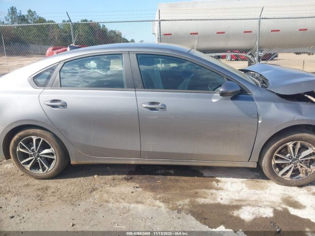 Kia Forte Lxs Image 16