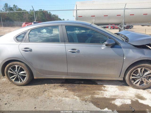 Kia Forte Lxs Image 16