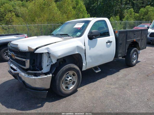 Chevrolet Silverado 2500 Work Truck Image 16