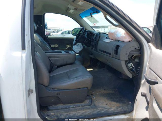 Chevrolet Silverado 2500 Work Truck Image 19